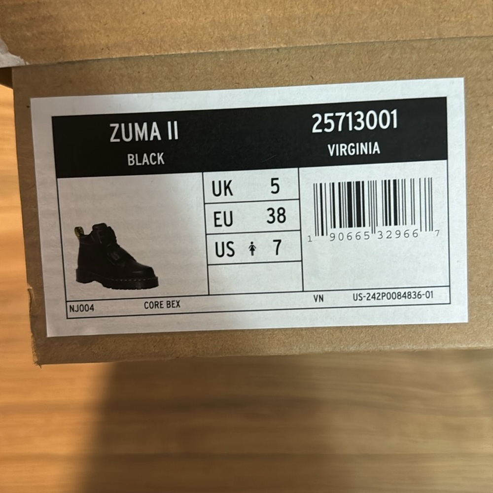 Doc Martens Zuma II boots - black, size 7. - Picture 2 of 11